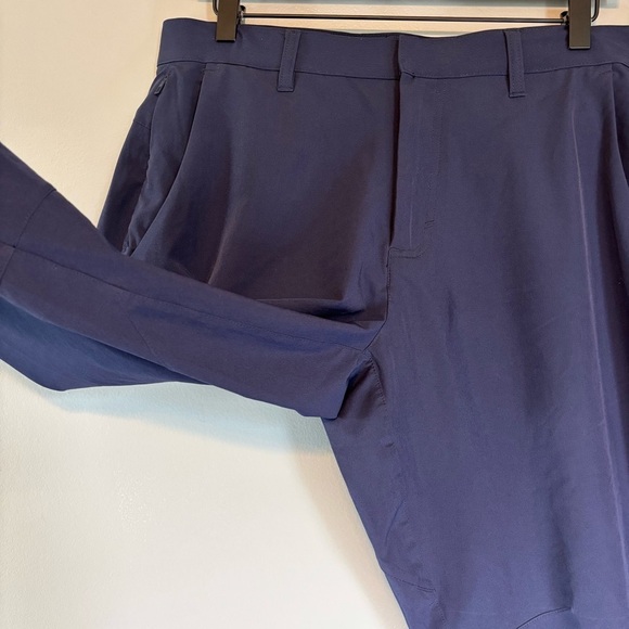 Fabletics 32 x 30 The Only Pant Classic Fit Water Repellent Deep Navy - Picture 3 of 6